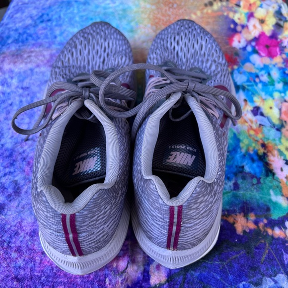 Nike Zoom Winflo 5 Size 10- Grey and Pink- Great Condition - Picture 3 of 8